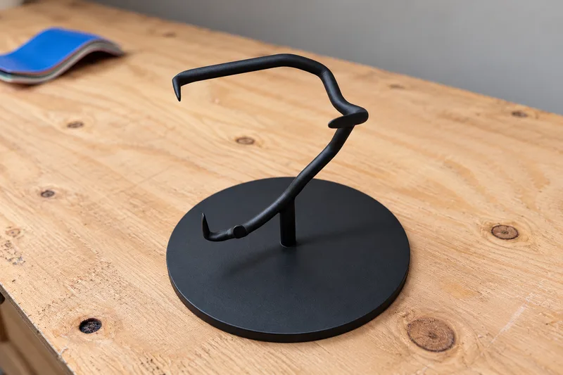 Glass art stand, matte black