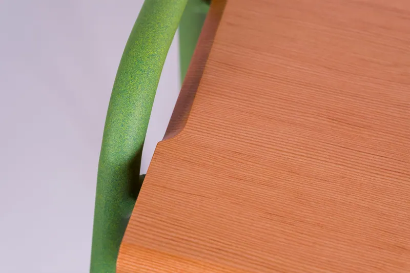 Close detail of the leg bend